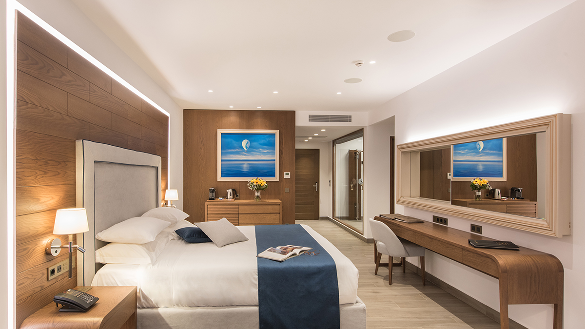 Harmony Suite Sea View with heated outdoor whirlpool and gym